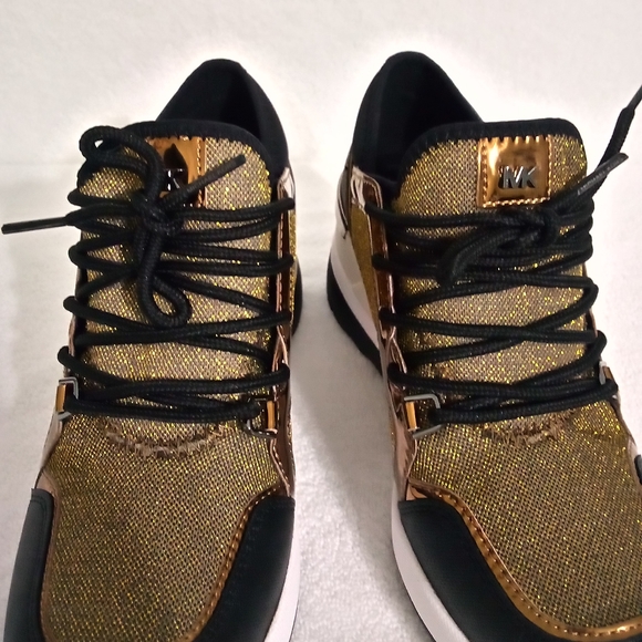 MICHAEL MICHAEL KORS WOMENS LIV TRAINER. SIZE  6M. BRONCE COLOR - Picture 5 of 7